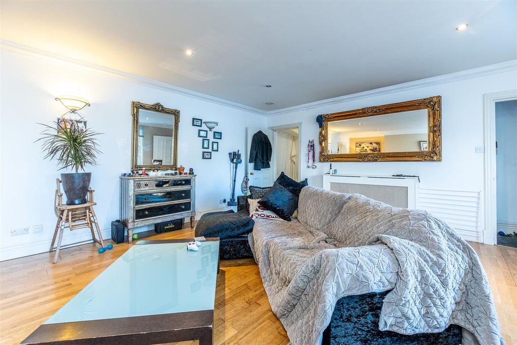 Additional image 3 of 2 bed flat for saleNorth Road, The Park NG7
