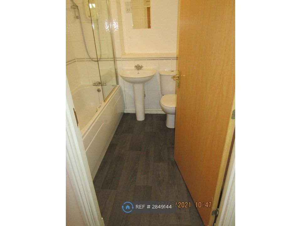 3 bed flat to rentDaniel Terrace, Dundee DD1 photo 4