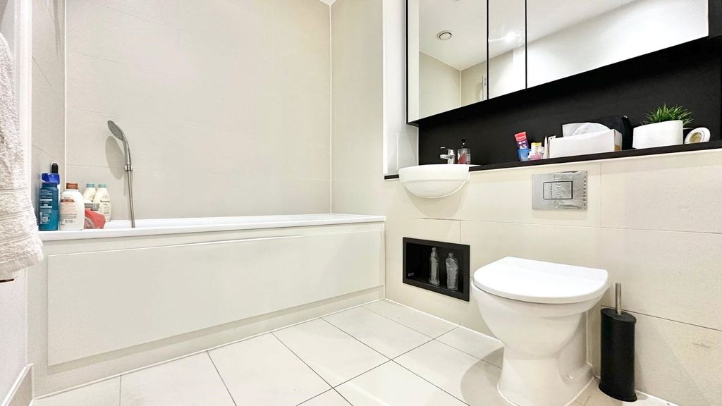 Additional image 7 of 2 bed flat for saleKingfisher Heights, 2 Bramwell Way, London E16