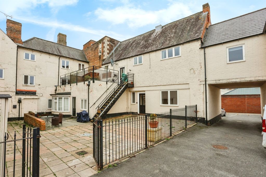 Additional image 2 of 3 bed flat to rentHigh Street, Melton Mowbray LE13