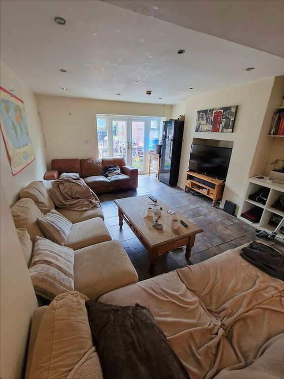 Additional image 3 of 5 bed shared accommodation to rentWhitehall Road, Wortley, Leeds LS12