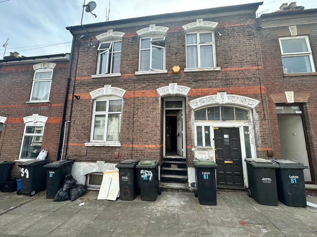 4 bed flat to rentCardigan Street, Luton, Bedfordshire LU1