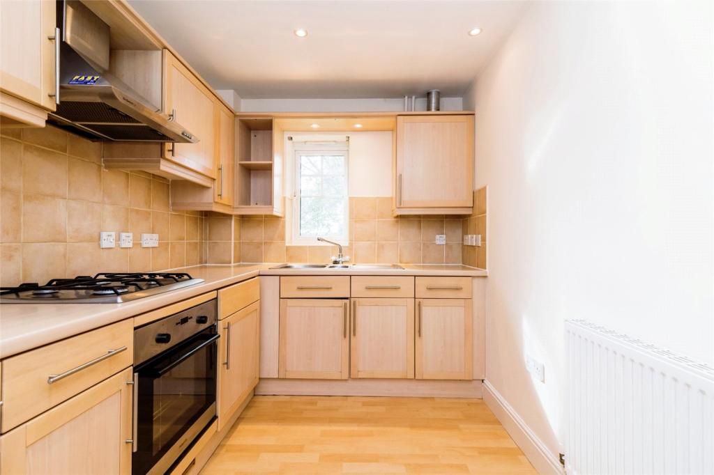 2 bed flat to rentHarrington Walk, Lichfield WS13 photo 5