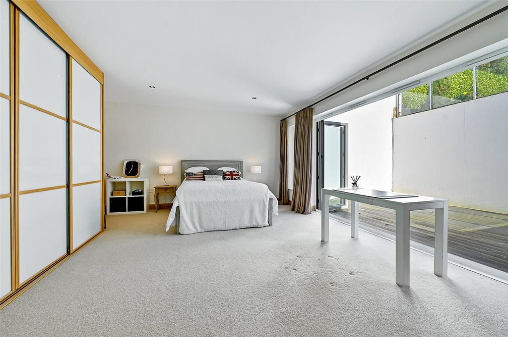 Additional image 12 of 4 bed detached house to rentRotherfield Road, Henley-On-Thames, Oxfordshire RG9