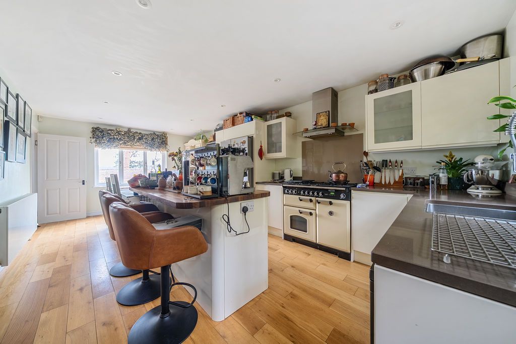 Additional image 2 of 4 bed detached house to rentShadyhanger, Godalming GU7