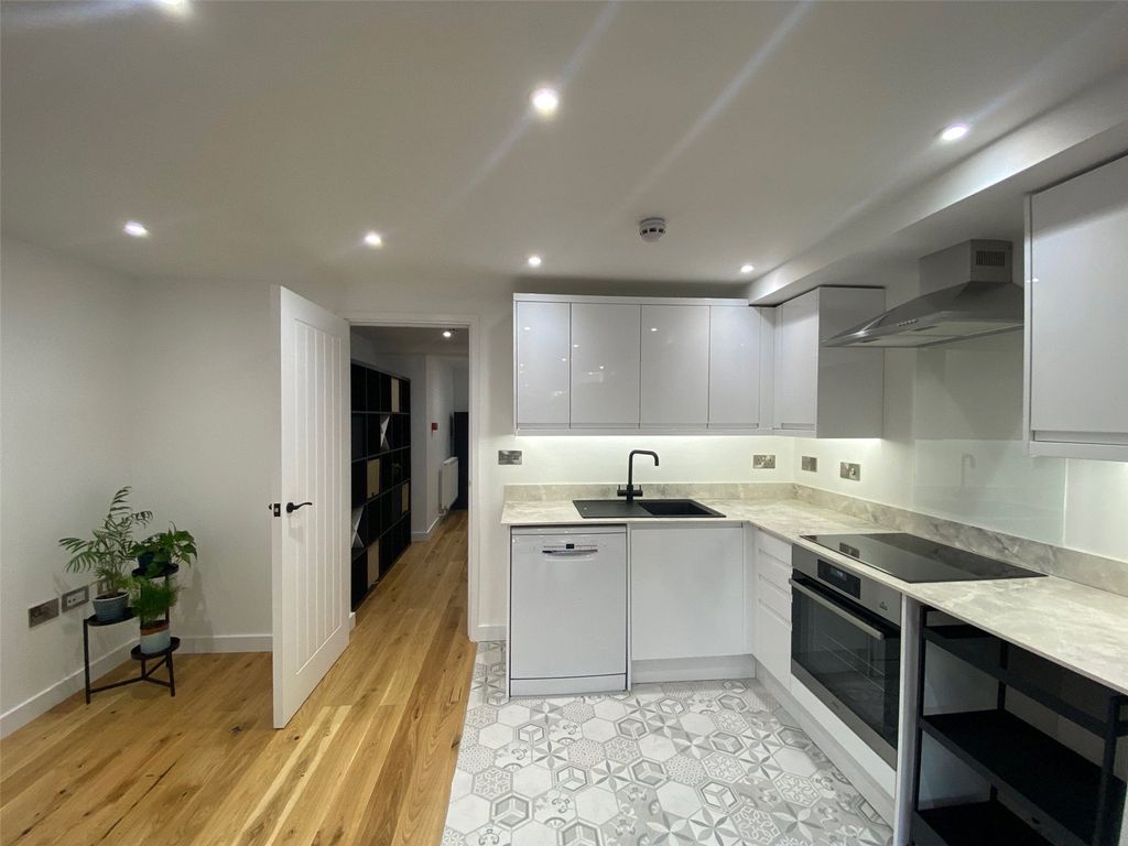 Additional image 3 of 1 bed flat to rentSt Ronans Avenue, Redland, Bristol BS6