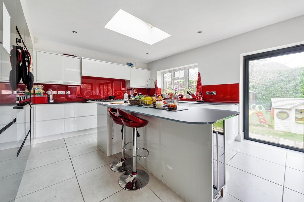 Additional image 2 of 5 bed detached house to rentDrynham Park, Weybridge KT13