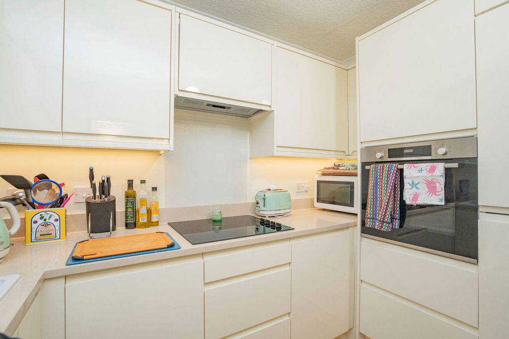 Additional image 6 of 2 bed flat for saleWorcester Road, Malvern, Worcestershire WR14