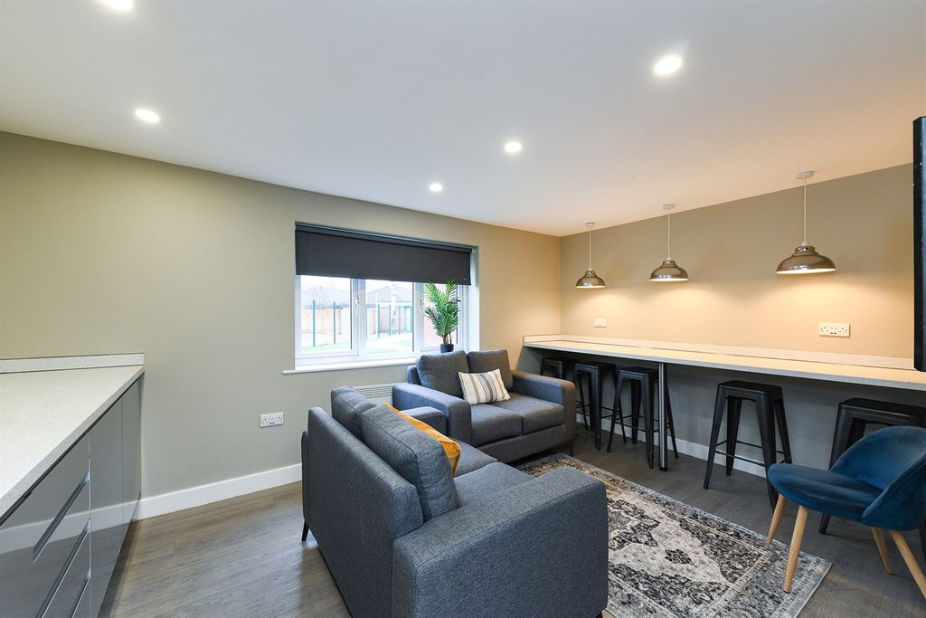 5 bed flat to rentVarsity Beeston NG9 photo 5