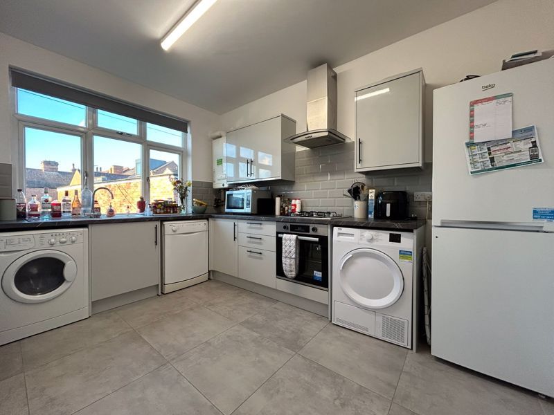 3 bed shared accommodation to rentHigh Road, Nottingham NG9 photo 3