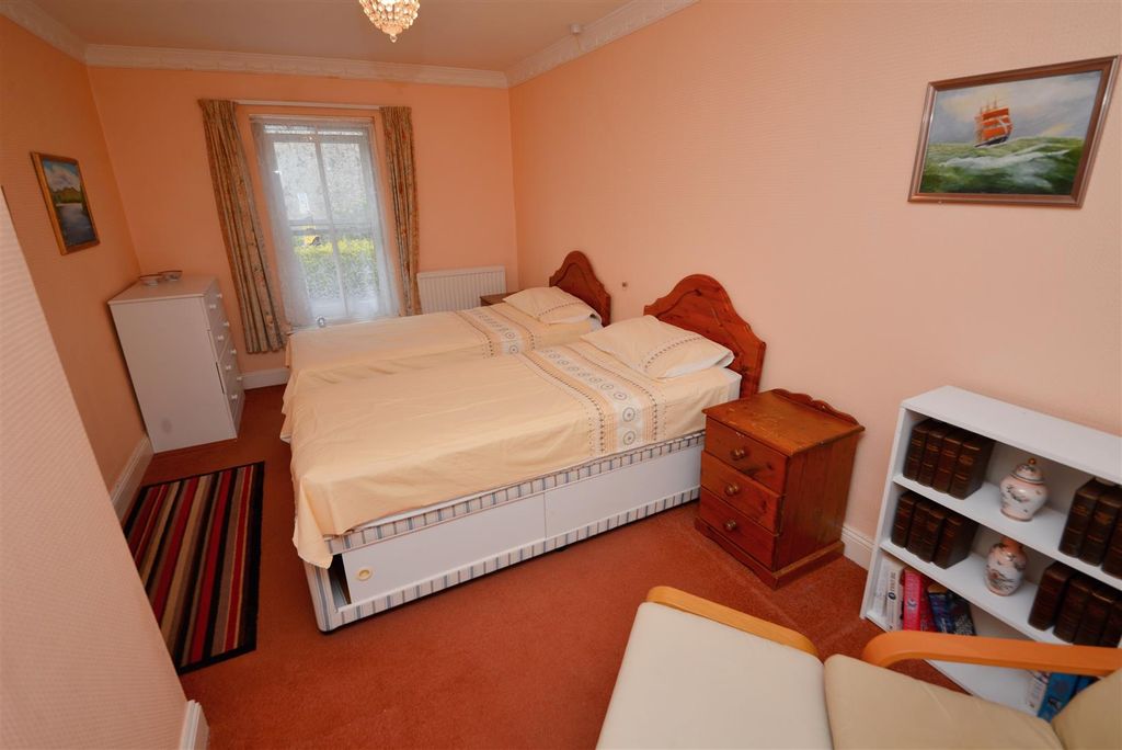 Additional image 8 of 2 bed flat for saleWimbledon Court, Tenby SA70