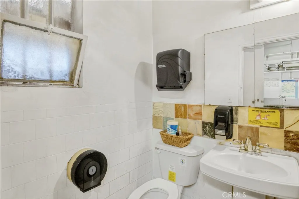 Additional image 15 of 7235 Owensmouth, Canoga Park, CA 91303