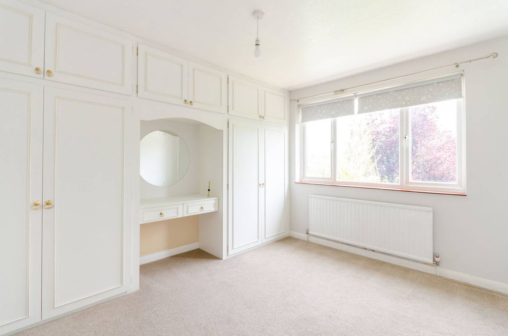 Additional image 7 of 3 bed semi-detached house to rentQuinton Road, Thames Ditton KT7