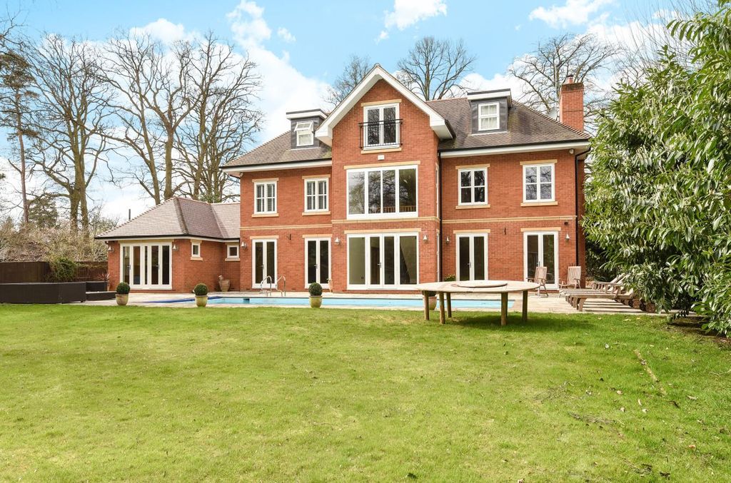 6 bed detached house to rentBurleigh Road, Ascot, Berkshire SL5
