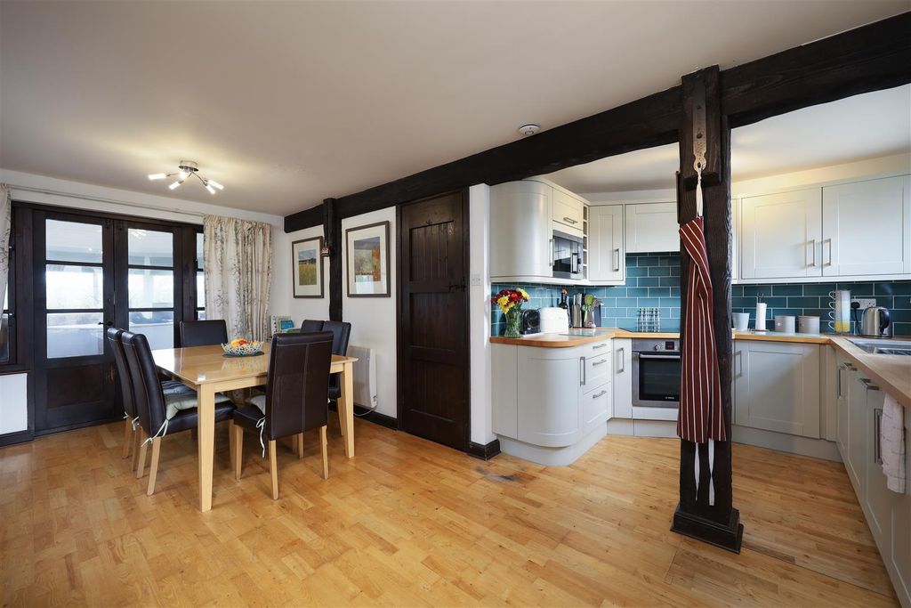 Additional image 5 of 4 bed detached house for saleWellow, Isle Of Wight PO41