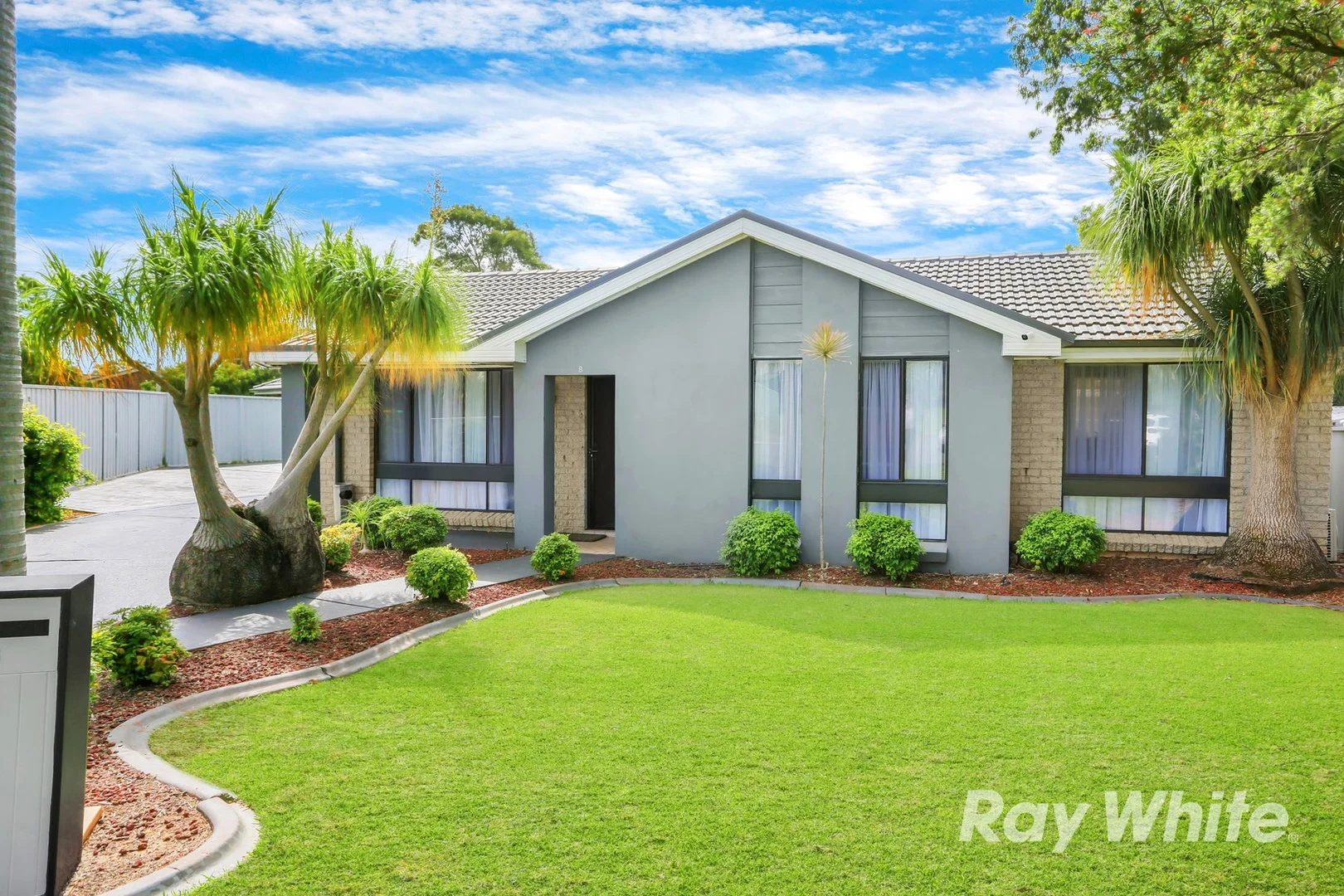 8 Mccabe Close, St Clair NSW 2759