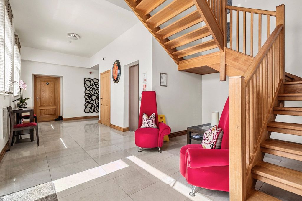 Additional image 2 of 2 bed flat for saleFlat 2 Murray Crescent House, The Rath, Milford Haven, Pembrokeshire SA73