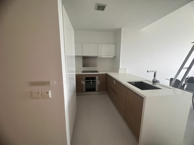 18 Marina Boulevard photo 4