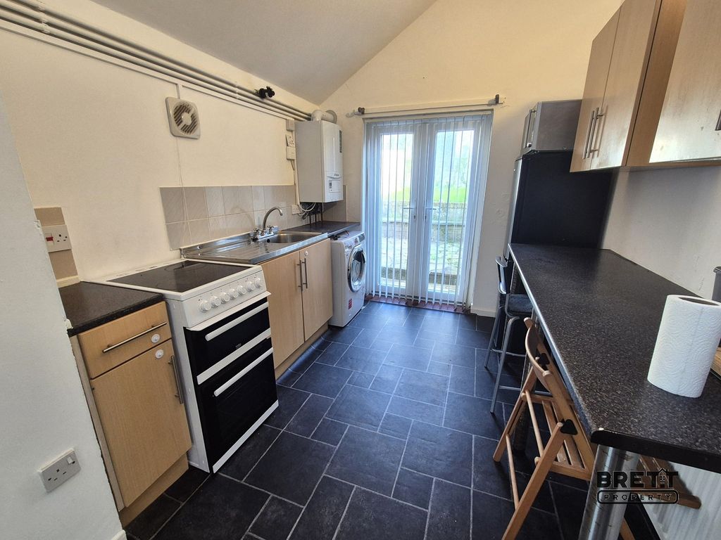 Additional image 5 of 2 bed terraced house to rentRobert Street, Milford Haven, Pembrokeshire. SA73