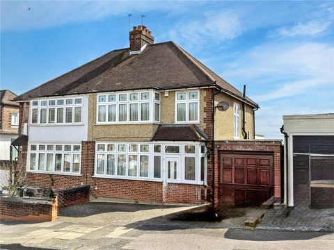 Woodfall Avenue, Barnet EN5