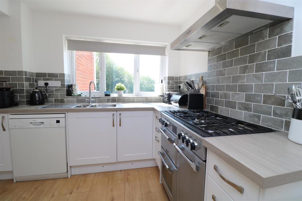Shore Place, Broadmead, Trowbridge photo 5