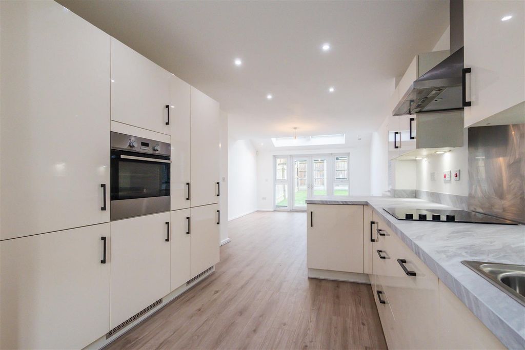 Additional image 2 of 3 bed semi-detached house to rentHerringbone Road, Worsley M28