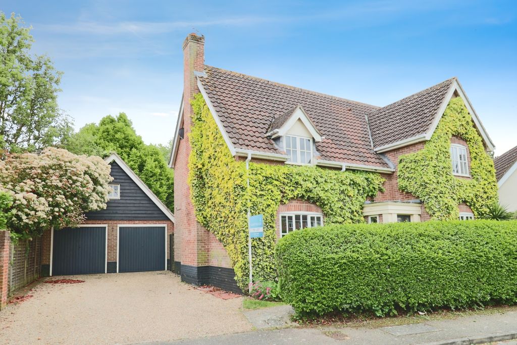 4 bed detached house to rentColtsfoot Crescent, Bury St. Edmunds IP32