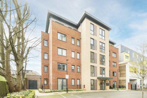 Colonnade Gardens, Acton W3