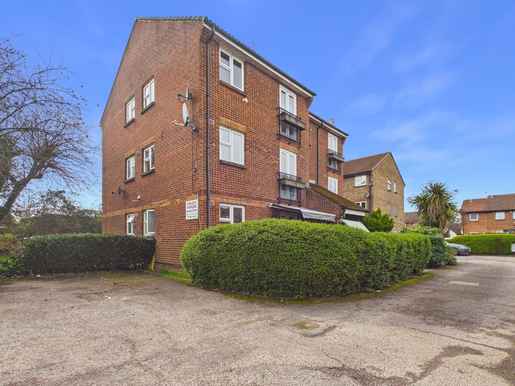 2 bed flat for saleBoveney Close, Cippenham, Berkshire SL1