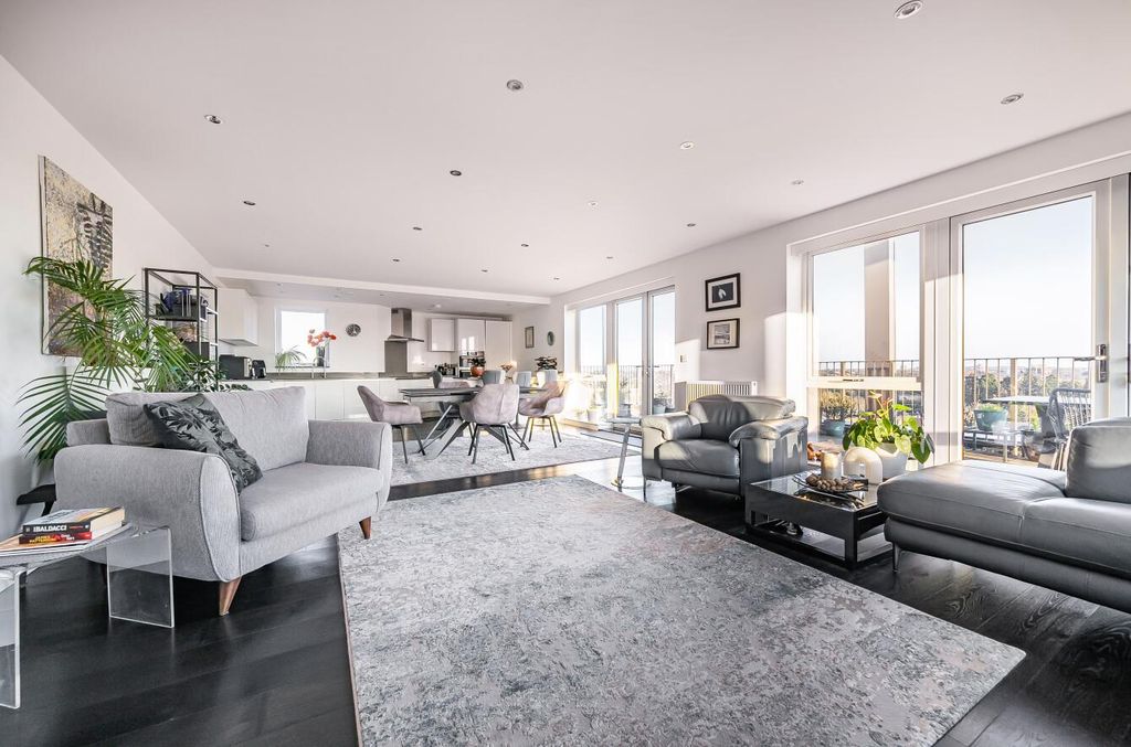 Additional image 7 of 2 bed flat for saleHenry Darlot Drive, London NW7