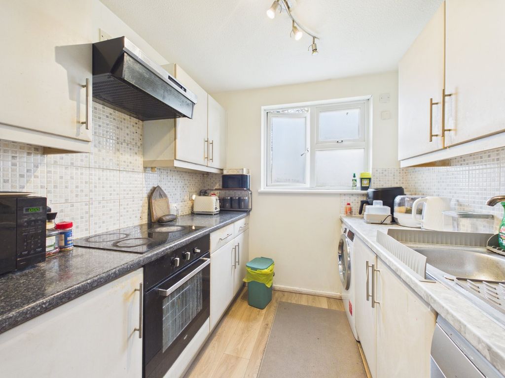 Additional image 3 of 2 bed flat for saleBoveney Close, Cippenham, Berkshire SL1