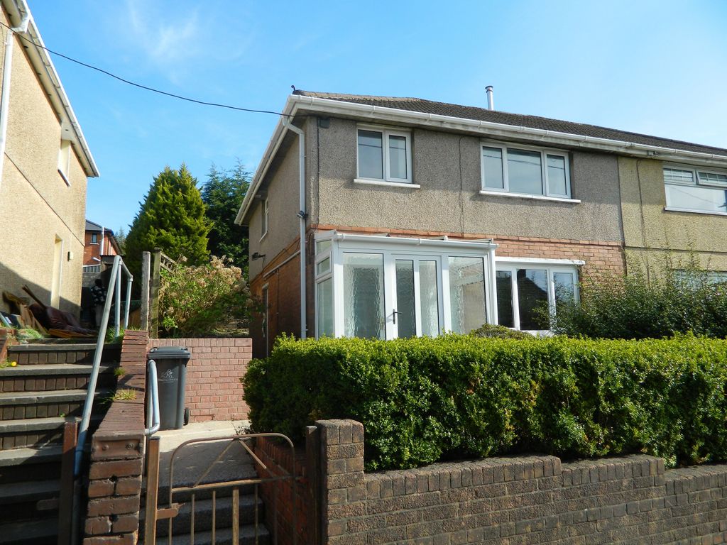 3 bed semi-detached house to rentBeaufort Road, Tredegar NP22