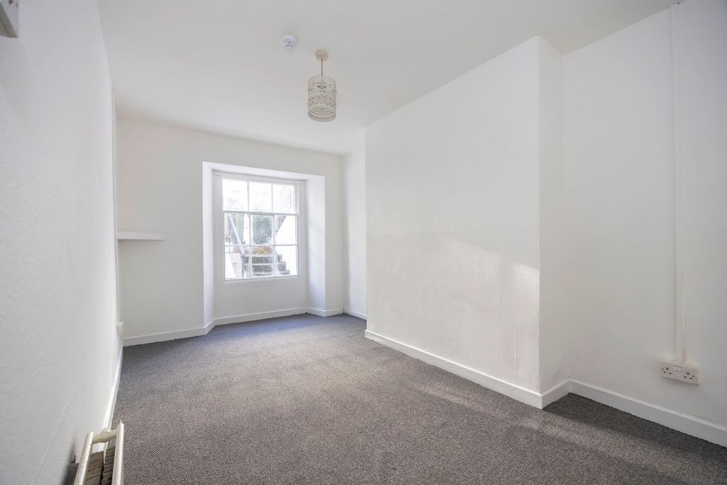 Additional image 2 of 2 bed flat to rentWellington Street, Cheltenham GL50