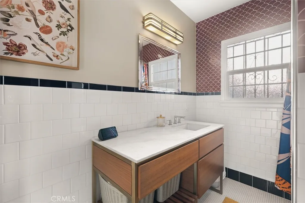 Additional image 54 of 527 W 106th Street, Los Angeles, CA 90044