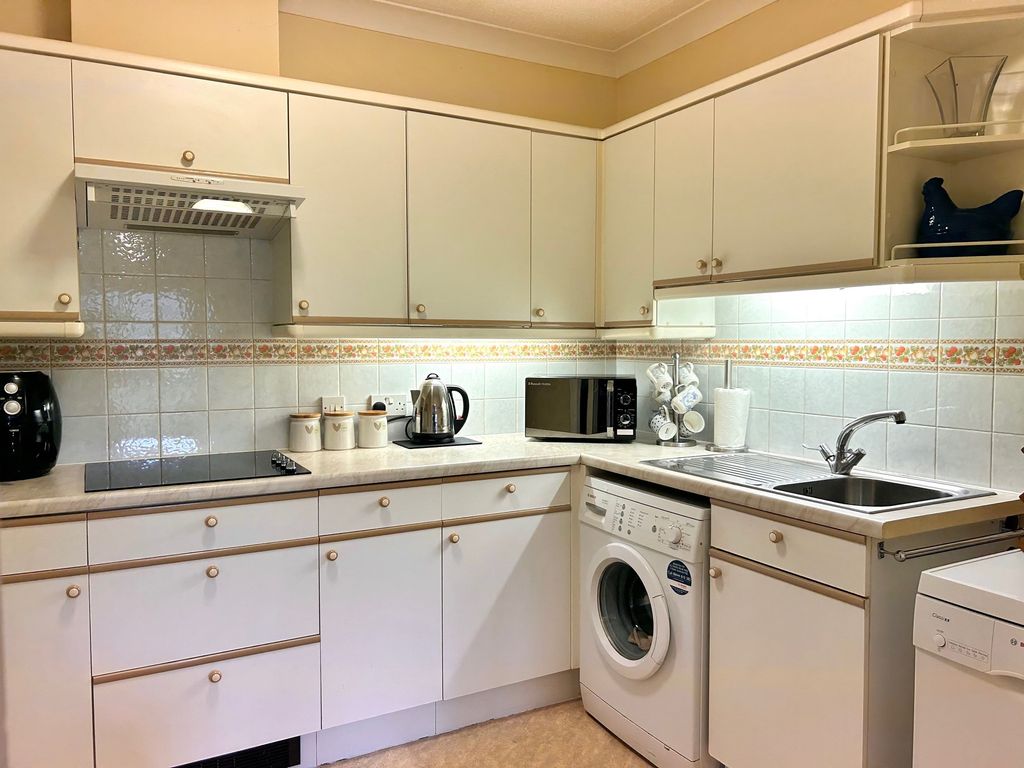 Additional image 10 of 2 bed flat for saleFernlea Avenue, Ferndown BH22