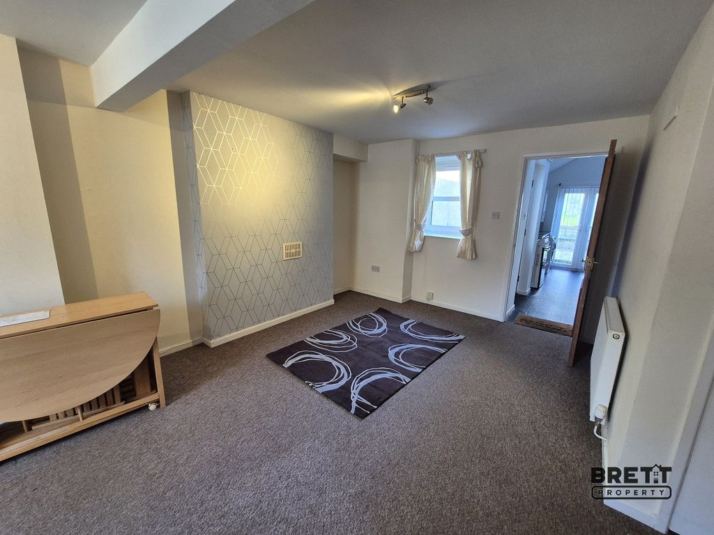 Additional image 3 of 2 bed terraced house to rentRobert Street, Milford Haven, Pembrokeshire. SA73