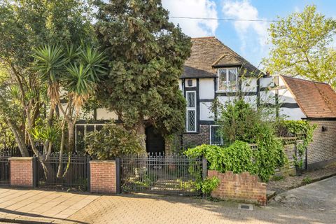 Glenburnie Road, Tooting Bec SW17
