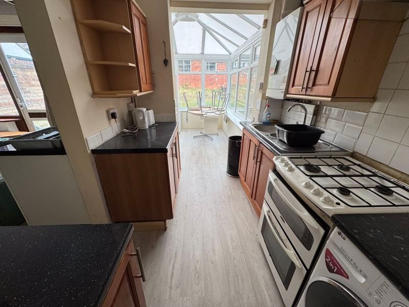 6 bed shared accommodation to rentHarrington Drive, Nottingham NG7 photo 2