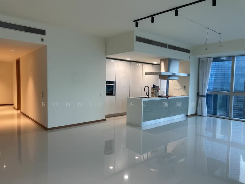 18 Marina Boulevard photo 3