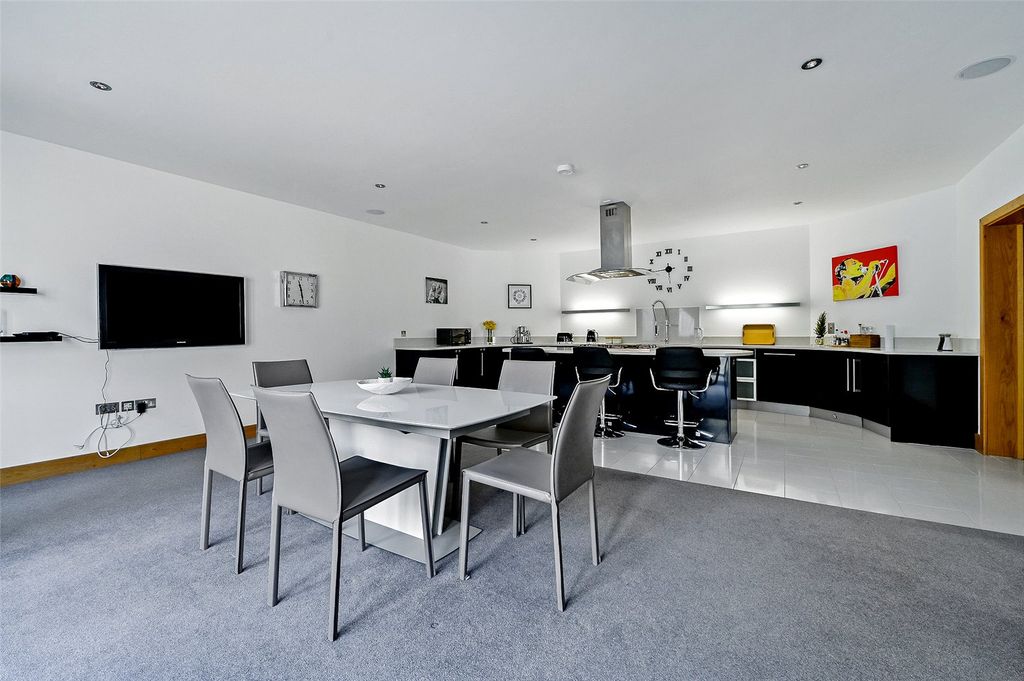 Additional image 4 of 4 bed detached house to rentRotherfield Road, Henley-On-Thames, Oxfordshire RG9