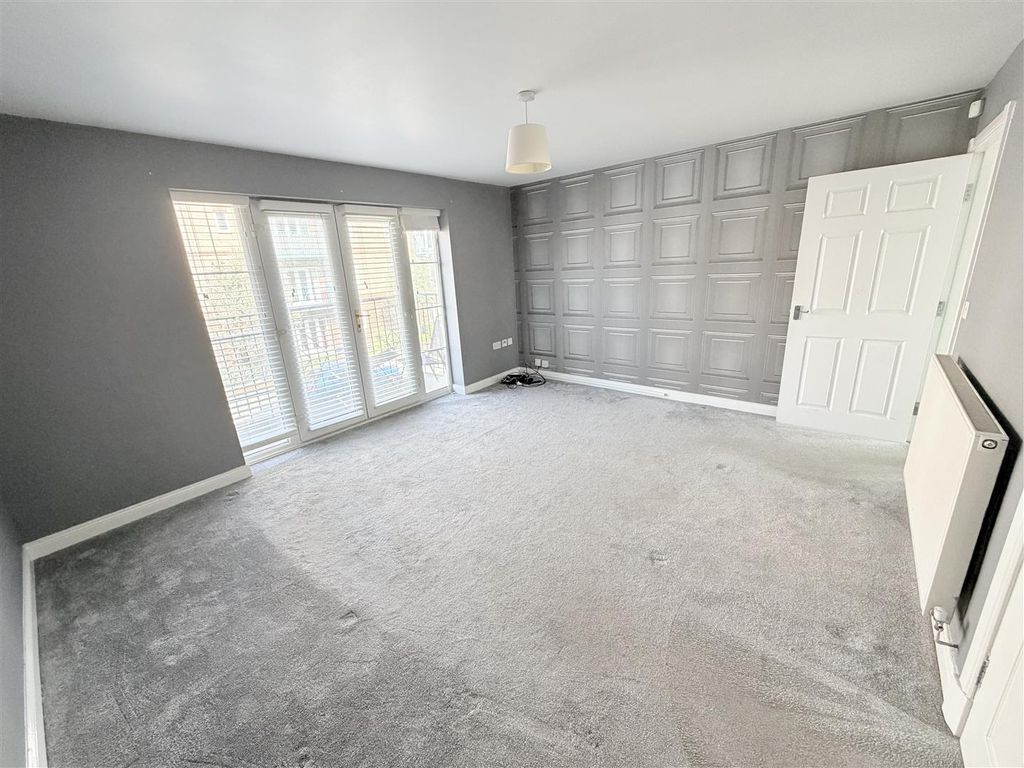 2 bed flat to rentFleet Avenue, Hartlepool TS24 photo 3