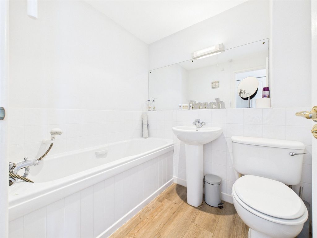 Additional image 12 of 2 bed flat for saleEgloshayle Road, Wadebridge, Cornwall PL27