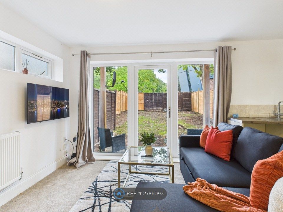 Additional image 2 of 4 bed semi-detached house to rentSaxon Way, Wychbold, Droitwich WR9