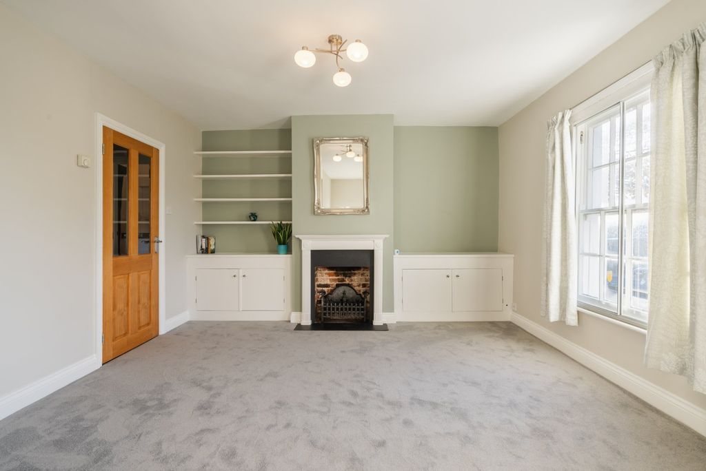 Additional image 2 of 2 bed flat for saleLondon End, Beaconsfield, Buckinghamshire HP9