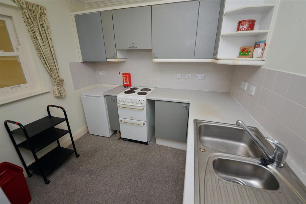 Additional image 12 of 2 bed flat for saleWimbledon Court, Tenby SA70