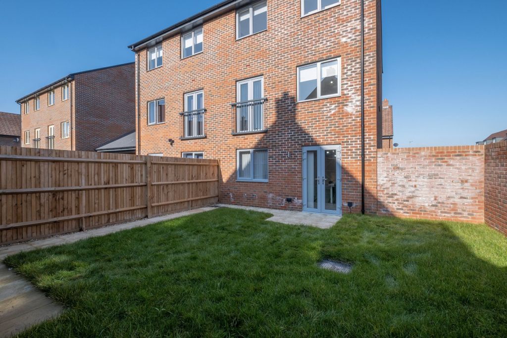 Additional image 48 of 5 bed semi-detached house to rentKempster Way, Weston Turville, Aylesbury HP22