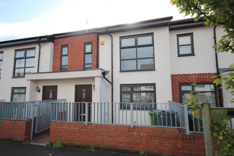 Trautmann Close, Manchester M14
