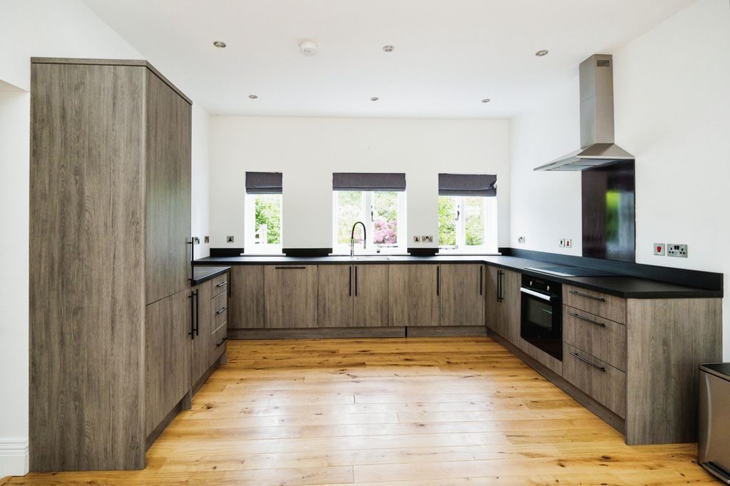 Additional image 2 of 5 bed detached house to rentGoldsmiths Avenue, Crowborough, East Sussex TN6