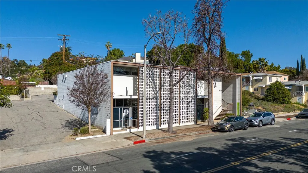 1461 E Chevy Chase Drive, Glendale, CA 91206 photo 3