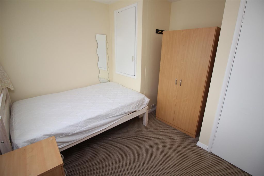 Additional image 6 of 4 bed end terrace house to rentSomner Close, Canterbury, Kent CT2